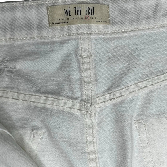 We the Free Zip It Up Vintage White Distressed Raw Hem Jean Mini Skirt Size 29 - Picture 11 of 13